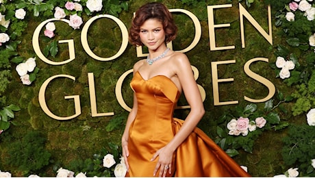 Golden Globe 2025, Zendaya è la diva del red carpet: a chi si ispira il maxi abito arancione