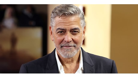 George Clooney chiede a Joe Biden un passo indietro con una lettera al New York Times