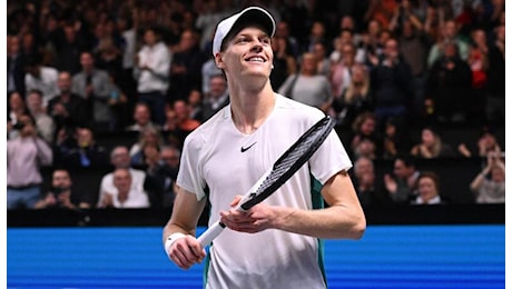 Atp Finals, Jannik Sinner? “Piedi a papera e non si pettina, ma è più adorato di Valentino Rossi”: arriva l’investitura internazionale dopo Torino