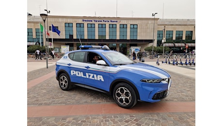 Aggredisce gli agenti con un coltello, ucciso in stazione a Porta Nuova