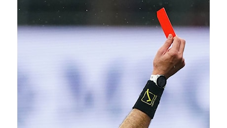 Caos arbitri e luce su Inter-Juve: mancano due rossi