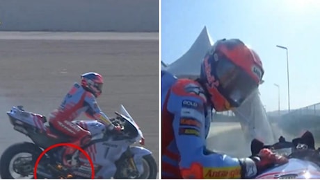 MotoGp Indonesia in diretta: Bagnaia, partenza flop e ora serve la rimonta. Marquez: moto in fiamme, costretto al ritiro. Martin al comando dall'inizio