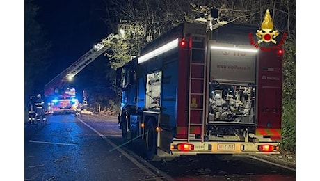 Vento / Chiuso al traffico tratto della Sp 76 in Comune di Mergo