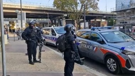 Francia, padrone di un ristorante prende in ostaggio i dipendenti