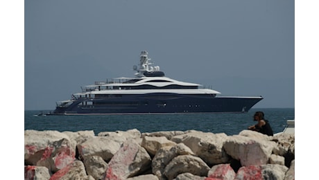 Vacanze italiane per Mark Zuckerberg, in Campania col suo mega yacht