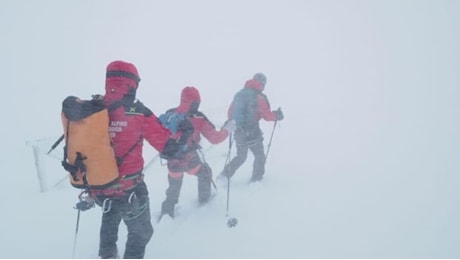 Le ricerche degli alpinisti sul Gran Sasso momentaneamente sospese per il peggioramento del meteo