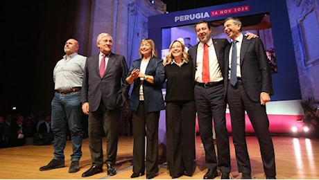 Centrodestra, finale con i leader . Tesei si commuove e attacca . E Giorgia scalda l’Auditorium