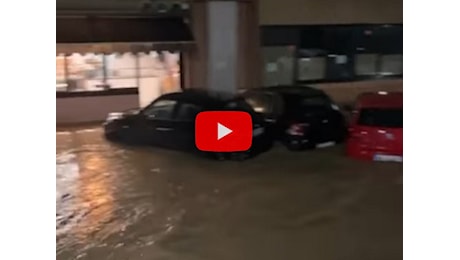 Meteo: Maltempo a Siena, nubifragio scarica 100mm di pioggia, strade allagate; il Video