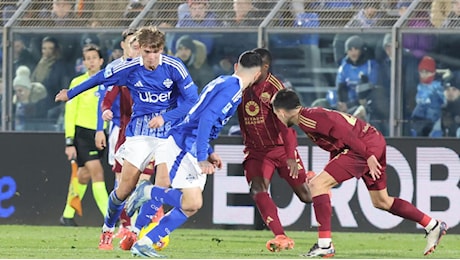 La Roma crolla nel recupero: gol di Gabrielloni e Nico Paz, il Como torna a vincere