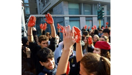 'No Meloni Day', il corteo degli studenti a Milano