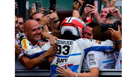 MotoGp, la dedica di Marquez dopo la vittoria di Misano: “Per il team e la famiglia Gresini” - Gallery