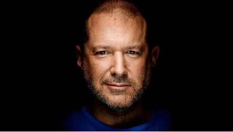 Il nuovo volante della Ferrari elettrica disegnato da Jony Ive