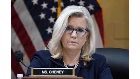 La deputata repubblicana Liz Cheney: «Trump un pericolo, voterò per Kamala Harris»