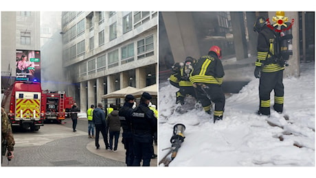 Cos'è successo in corso Vittorio Emanuele a Milano: la colonna di fumo e le fiamme da sotto una grata