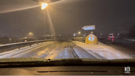 Cronaca meteo - La neve scende sulla zona nord di Torino: il camera car - Video