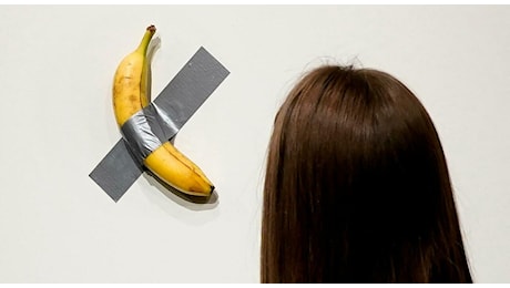 Cos'è la Banana di Maurizio Cattelan: il significato, dove si trova e il costo dell'opera più discussa