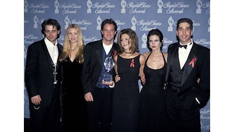 Jennifer Aniston e Courteney Cox, il ricordo commosso di Matthew Perry a un anno dalla morte