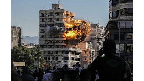 Medioriente, colpito edificio a Beirut: almeno 4 morti in Libano