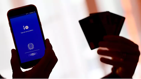 IT Wallet, arriva il portafoglio digitale: cos'è e da quando potremo utilizzarlo tutti