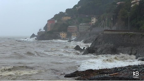 Cronaca meteo diretta - Maltempo Liguria. Il mare diventa marrone lungo la costa di Genova Voltri - Video