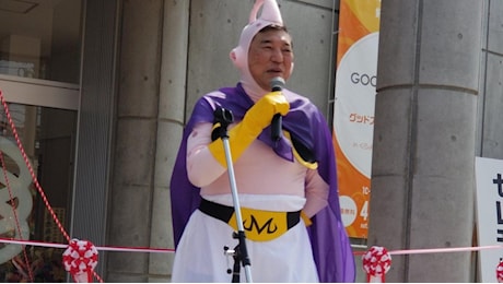 Giappone, il neo premier Ishiba travestito da personaggio di Dragon Ball: la foto virale sui social