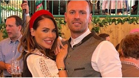 Ilary Blasi in abiti bavaresi con Bastian Muller all'Oktoberfest di Monaco, ecco il video