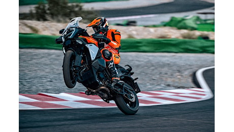 Nuova KTM 1390 Super Adventure S EVO, più potenza e tanta tecnologia