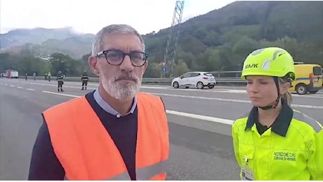 Maltempo a Bergamo, statale della Val Seriana chiusa al traffico per due tralicci pericolanti a Nembro