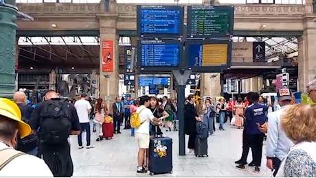 A Parigi è caccia ai sabotatori, ecco Gare du Nord dopo l'attacco alla rete Tgv