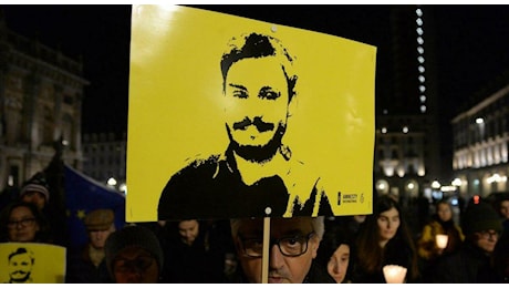 Giulio Regeni «bendato e sfinito dalle torture, due carcerieri lo portavano a spalla»: il racconto di un testimone. La sorella: mamma mi disse gli hanno fatto molto male