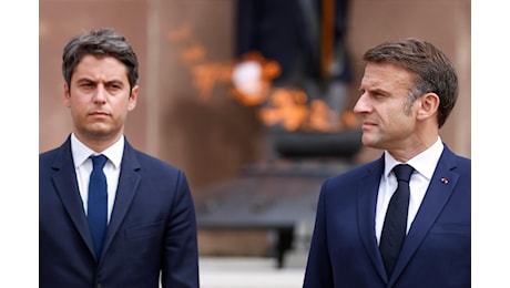 Francia, pressing su Macron: “Rinunci al vertice Nato, la sua assenza favorirà la gauche”