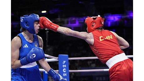 Boxe, Irma Testa delusa dopo il ko all’esordio delle Olimpiadi: “Avevo dominato la prima ripresa, ma i giudici…”