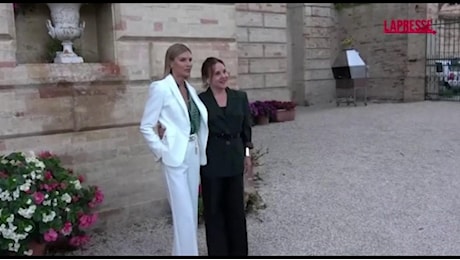 Patrizia Mirigliani presenta Miss Italia 2024: La bellezza non ha colpe, va esibita. Martina Colombari: Mai sentita un oggetto