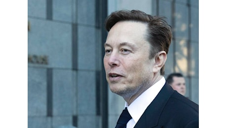 Migranti, Musk rincara la dose: Sea Watch è un'organizzazione criminale