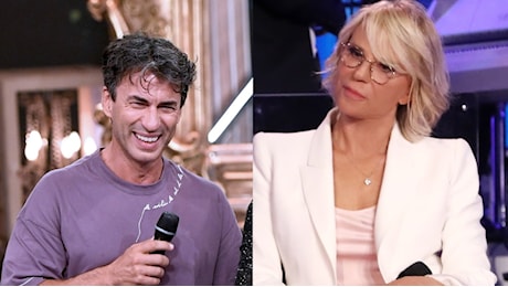 Amici 24, Kledi (esigente) punge Maria De Filippi: Menomale che qualcuno glielo dice. I social divisi: Severissimo