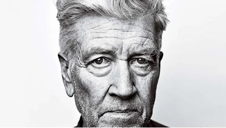 David Lynch fuma da 70 anni, ora ha bisogno di ossigeno per camminare