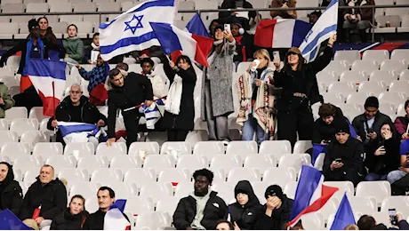 L’inno israeliano fischiato prima della partita allo Stade de France