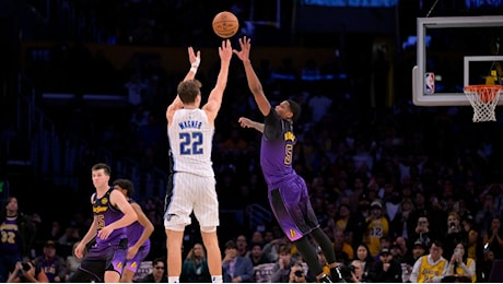 VIDEO: Franz Wagner MERAVIGLIOSO! Anthony Davis sbaglia 2 liberi e il tedesco segna il game-winner contro i Lakers