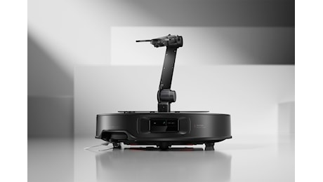 Roborock presenta il primo robot aspirapolvere con braccio robotico