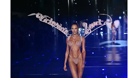 Victoria's Secret Show 2024, Angeli in sfilata 6 anni dopo. Tra polemiche e rivincite, la parabola del marchio