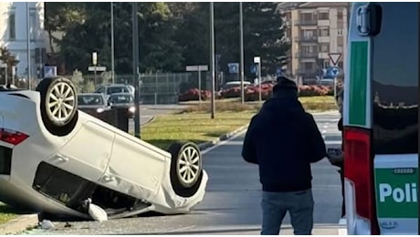 Incidente a Brescia: auto si ribalta, illesa la 76enne al volante