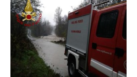 Maltempo, auto travolte dall’acqua nel foggiano: disperso un vigile del fuoco