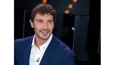 Sanremo 2025, Stefano De Martino resta in panchina: non sarà accanto a Carlo Conti