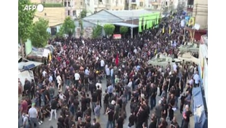 Libano, scoppiano walkie talkie durante un funerale a Beirut