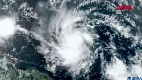 Caraibi, l'uragano Beryl sferza le isole: l'occhio del ciclone dal satellite