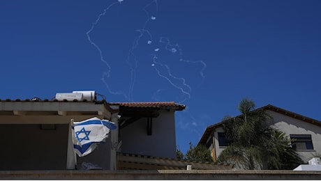 Arrow e Iron Dome: ecco come il sistema di difesa israeliano ha intercettato i missili dall'Iran