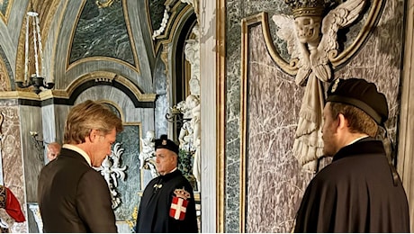 Vittorio Emanuele di Savoia sepolto oggi a Superga: tumulazione privata, presente il figlio Filiberto