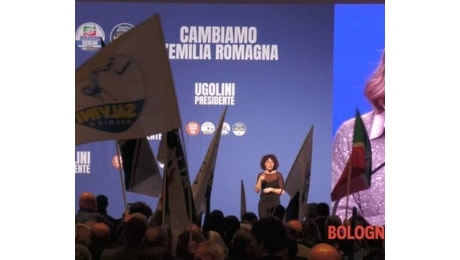 Giorgia Meloni chiude (da remoto) la campagna elettorale del centrodestra: 'Ora stravolgiamo il pronostico'