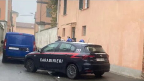 Uccide la moglie, poi chiama i carabinieri. Si erano trasferiti un anno fa nell'Alessandrino dalla Sicilia