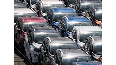 Mercato auto Italia, il 2024 si chiude leggermente in rosso: -0,5% sul 2023